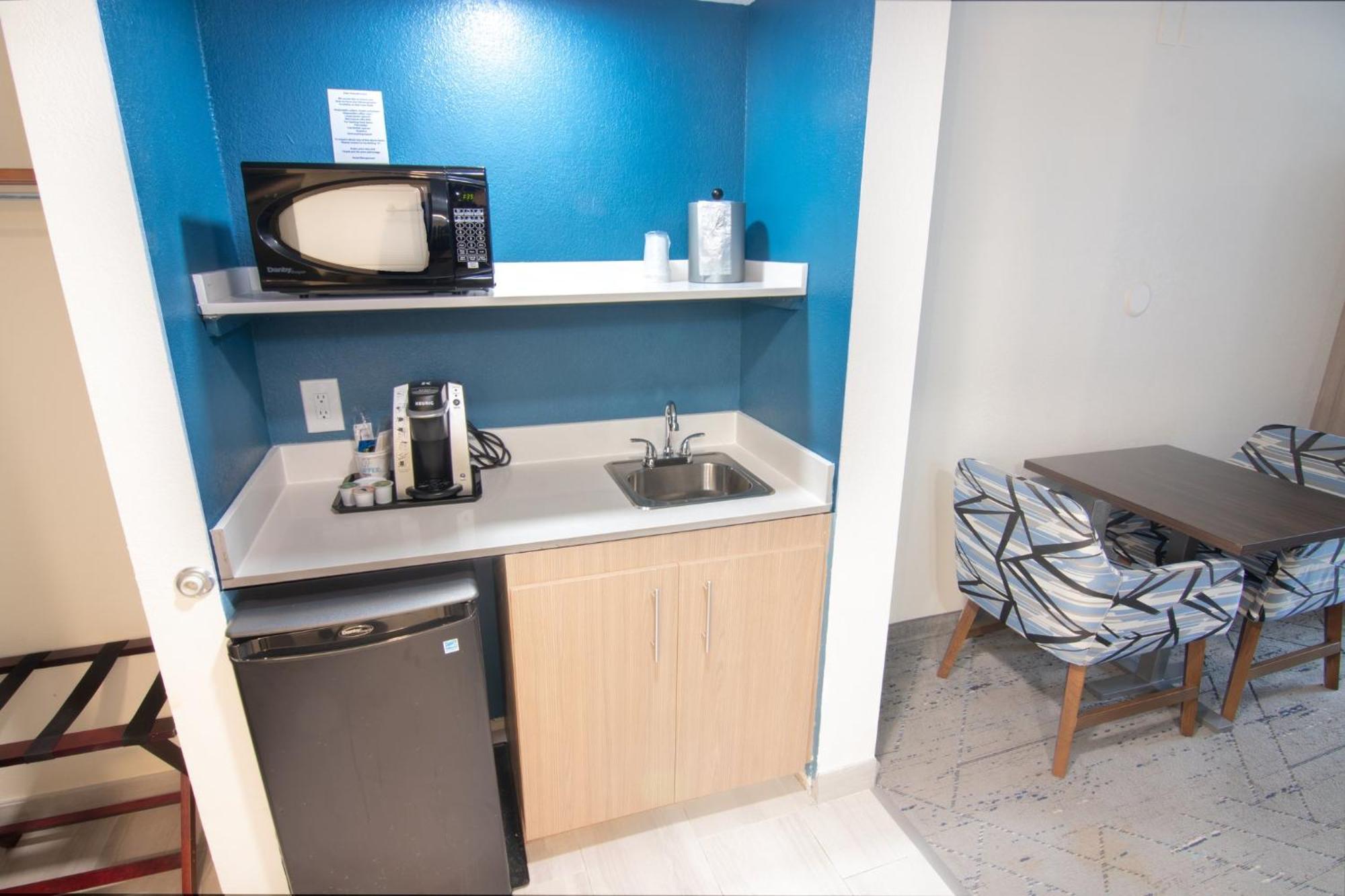 Holiday Inn Express And Suites Fort Lauderdale Airport West By Ihg Дейви Екстериор снимка